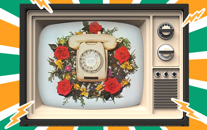 台灣的第1～1000萬部電話機？ 台灣的第1部電話機，1897年裝設於澎湖是日軍為了便於聯繫澎湖各守備部隊、澎湖郵便局、馬公西嶼燈塔，架設的第1部電話機及其電話線路，只供軍用。 直到整整相隔了78年…… 1975年，台灣才產出第100萬部電話機！ 交通部於1975年5月20日，特別舉辦了隆重的頒贈記者會，由交通部高玉樹部長頒贈台灣第100萬部電話機給板橋的幸運用戶鄭女士，並退還裝機費14,000元、分區材料費2,000元，共16,000元。 台灣裝設第100萬部電話機正是台灣成為亞洲四小龍之首的高光時刻🎉 創造台灣經濟奇蹟的電話機 第100萬部電話機是「撥盤式電話機」 漂亮的白色電話機，產出於台灣電話機最色彩繽紛的年代 台灣電話機雖然從「1」到「100萬」，整整花費了78年的光陰歲月…… 不過接下來從「100萬」到「200萬」，只花了短短3年就達成了🎉 之後每增加100萬部電話機的速度就像坐噴射機 台灣第200萬部電話機（第200萬用戶）：1978年9月20日，在羅東電信局出現🎉 台灣第300萬部電話機（第300萬用戶）：1980年8月19日，在桃園縣大園鄉出現🎉 台灣第400萬部電話機（第400萬用戶）：1982年4月10日，在台南下營出現🎉 台灣第500萬部電話機（第500萬用戶）：1984年4月16日，在台中烏日出現🎉 台灣第600萬部電話機（第600萬用戶）：1986年10月9日，在嘉義布袋出現🎉 台灣第700萬部電話機（第700萬用戶）：1988年9月5日，在新竹湖口（毛寶股份有限公司）出現🎉 …… 1996年，台灣市內電話用戶突破1,000萬戶🎉🎉🎉 1981年6月12日，交通部長林金生（右）及總局長梁賡平（右）頒贈電話機給大台北第100萬部電話機幸運用戶史先生 這時候開始，就是「按鍵式電話機」的時代了👍 1984年，交通部長連戰（右）頒贈第500萬部電話機幸運用戶 1996年，交通部次長許介圭（右）頒贈第1,000萬部電話機幸運用戶