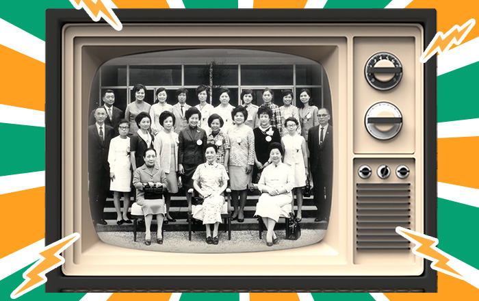 民國65年，在那個台灣婦女可以走出家門，進入就業市場、參與勞動力生產的1950年代，電信局有招考女性的缺，大多是話房或營業廳；中央授獎的最優秀電信模範婦女，還有個神聖的特派任務，就是斜槓「心戰廣播員」！